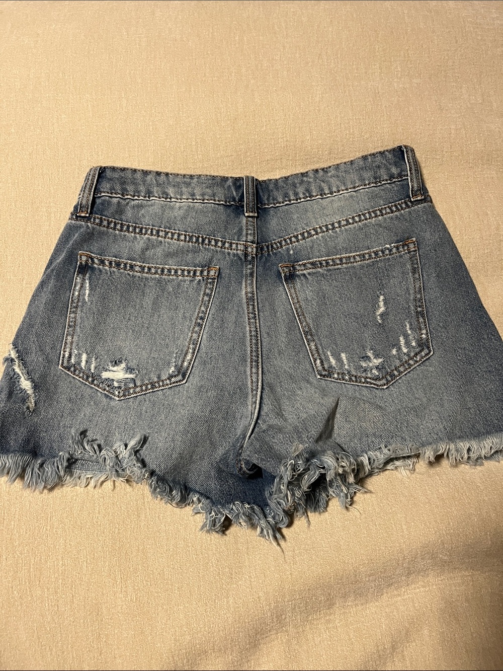 ALTAR’D STATE Frayed Hem Distressed Denim Shorts - Light Blue - Picture 2 of 3